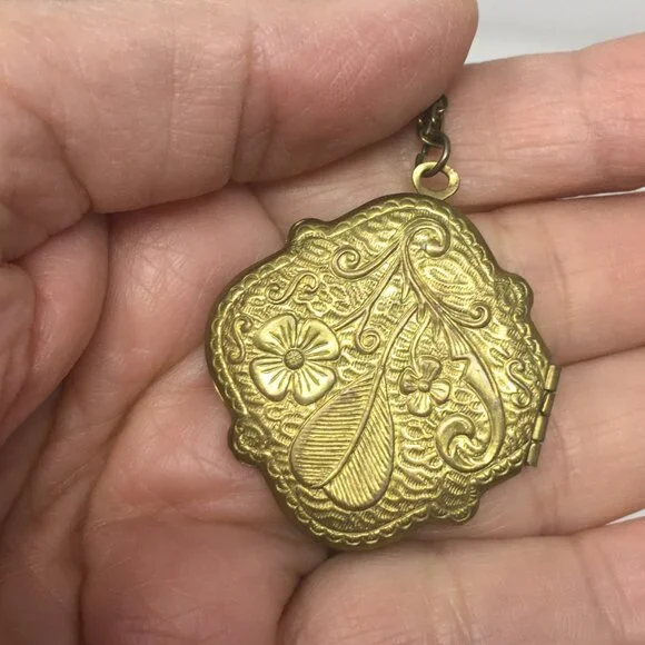 Vintage Hexagonal Ornate Floral Embossed Brass Locket Choker Necklace - Picture 9 of 16